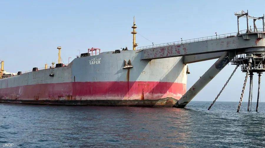 فريق إنقاذ “ناقلة النفط صافر” يغادر بعد إتمام العملية