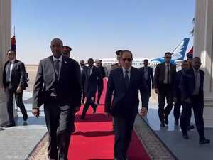 في أول زيارة منذ بدء الحرب.. البرهان يلتقي السيسي في العلمين