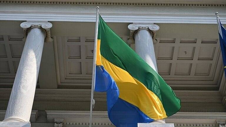 ضباط الجيش الغابوني يعلنون إغلاق حدود البلاد حتى إشعار آخر وحل مؤسسات الدولة....