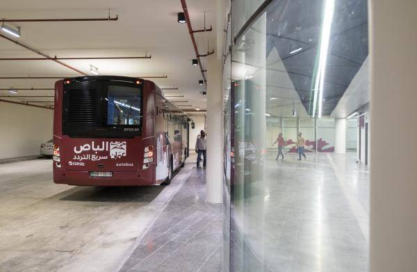 لماذا تتأخر بعض رحلات الباص السريع .. مسؤول يجيب؟