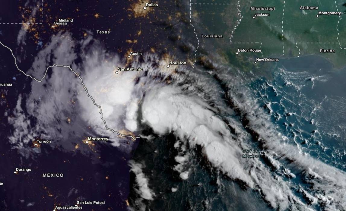 الإعصار «ساولا» يضرب تايوان ويشق الطريق إلى هونغ كونغ