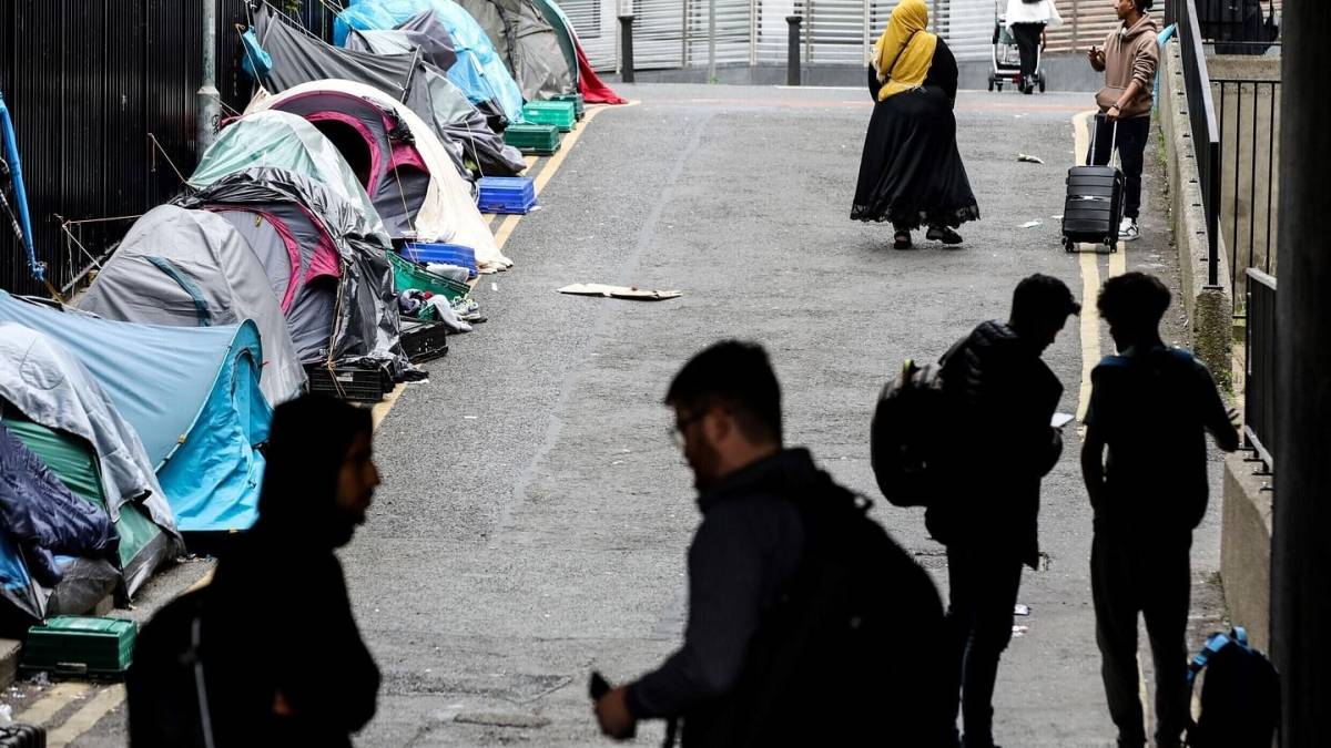 أطفال يضطرون إلى النوم في شوارع فرنسا