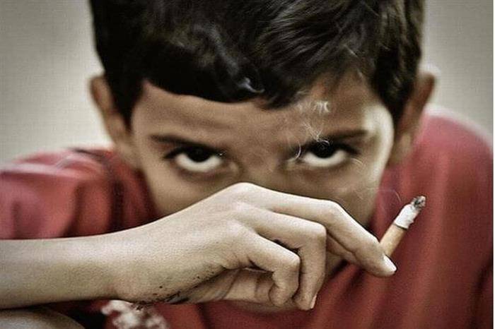 جيل أردني في مهب الخطر.. الدخّان يباع بالسيجارة على بُعد أمتار من المدارس