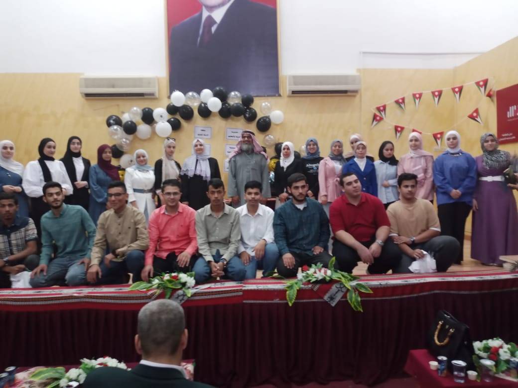 مديرية تربية الزرقاء الثانية  تكرم الطلبة الاوائل في الثانوية العامة.
