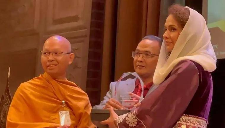 نرجس موماند حسنزاي أفغانية تفوز بجائزة السلام الدولية