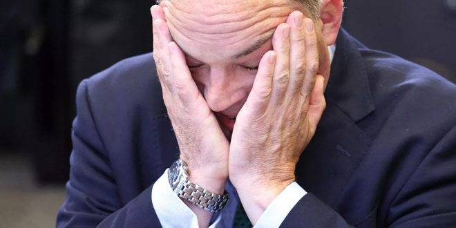 استقالة وزير الدفاع البريطاني