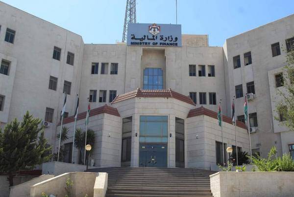 نظام: المالية تصرف راتب تقاعد المؤمن عليه العسكري قبل سن 45 عامًا