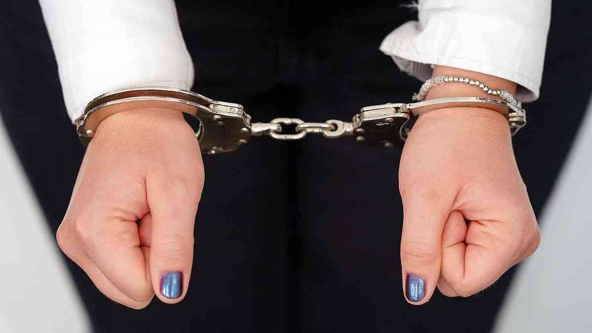 توقيف 3 نساء ألقيا طفلاً بوادي في الكرك.. تفاصيل