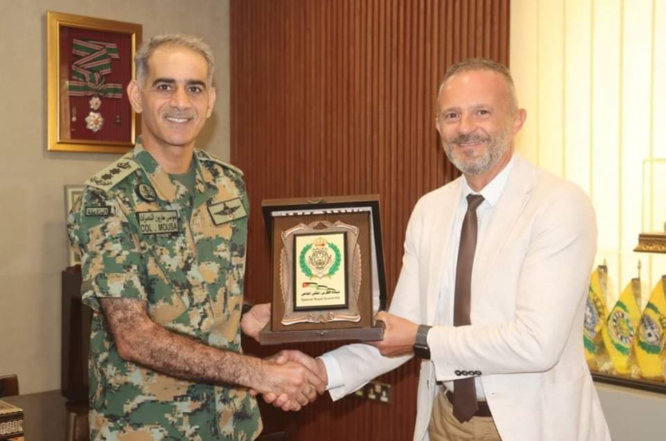 قائد الحرس الملكي الخاص يستقبل الملحق الدفاعي الإيطالي