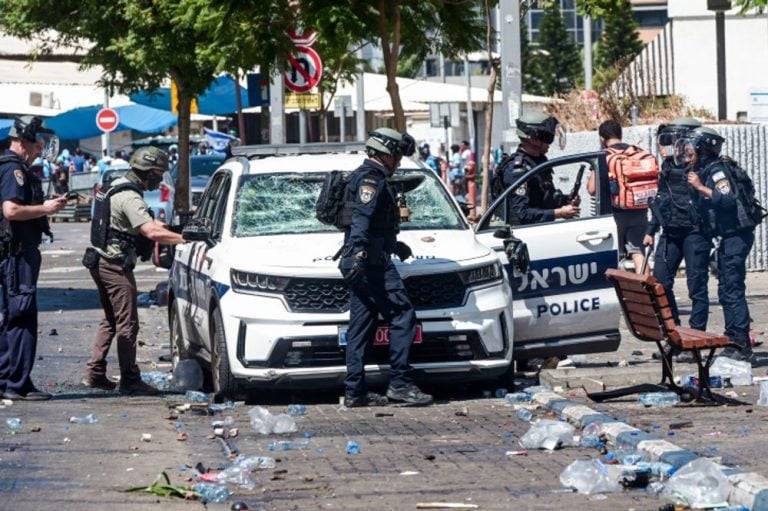 إصابة 35 شخصًا في اشتباكات عنيفة بين الشرطة الإسرائيلية وطالبي لجوء