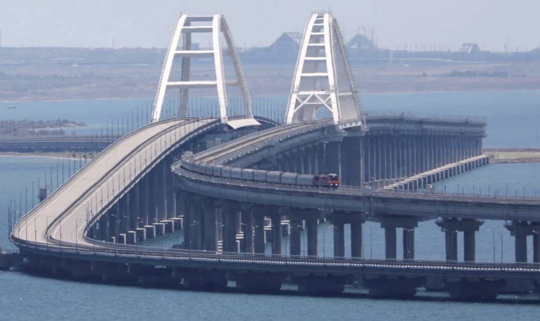 إعادة تشغيل جسر القرم بعد توقف مؤقت