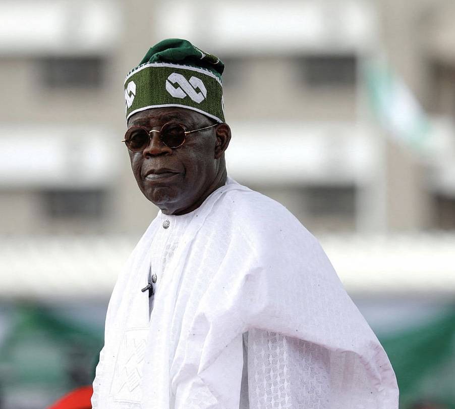 رئيس نيجيريا يستدعي سفراء بلاده في أنحاء العالم