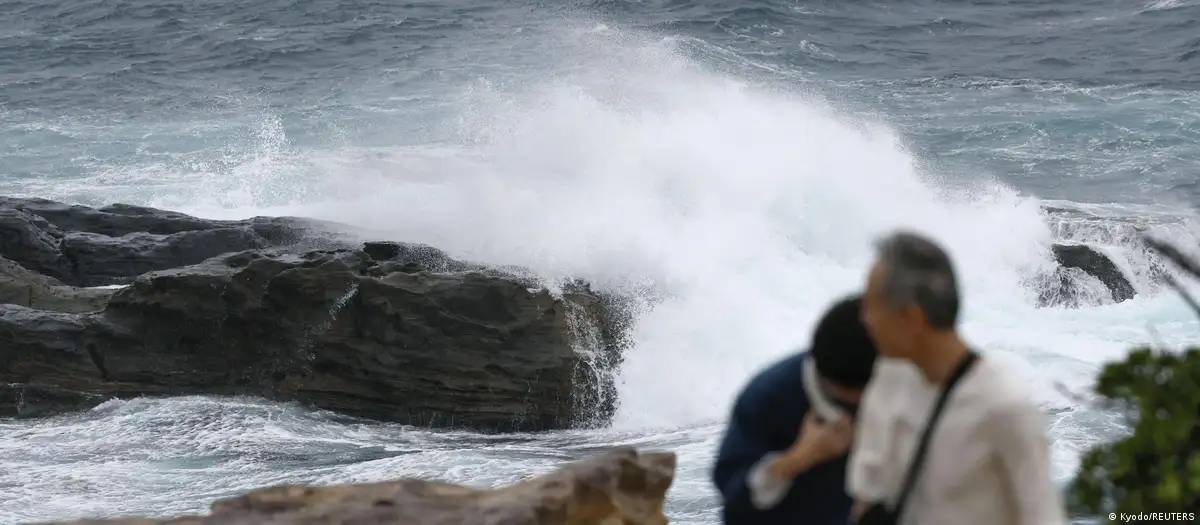 إجلاء ثلاثة آلاف شخص في تايوان قبل وصول الإعصار هايكوي