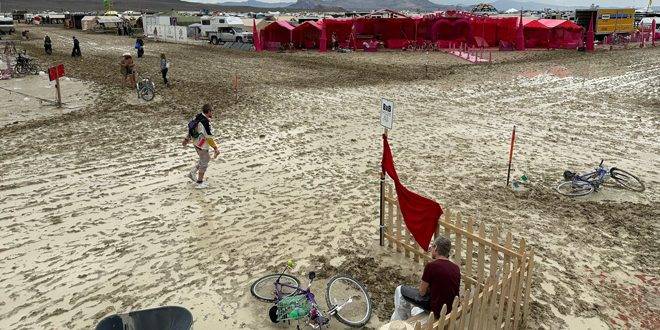 مصرع شخص ومحاصرة عشرات الآلاف في صحراء نيفادا جراء الأمطار