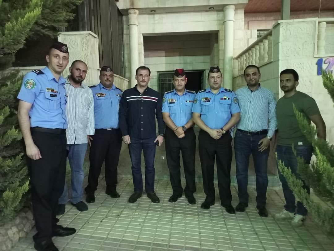 الشرطة المجتمعية تزور منزل ذوي الشهيد الرحاحلة....صور