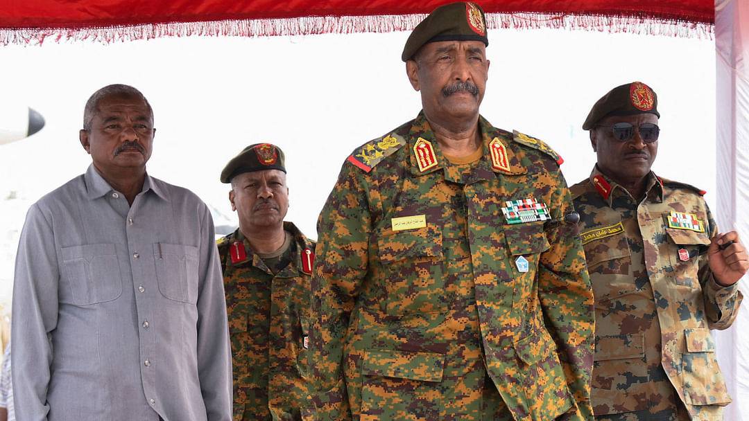 البرهان يصل جوبا ويبحث مع سلفا كير تطورات أزمة السودان...صور