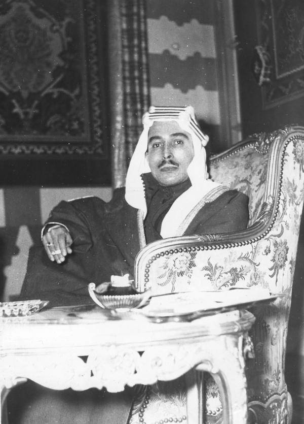 وثيقة المناداة بالملك طلال ملكا على الأردن قبل 72 عاما