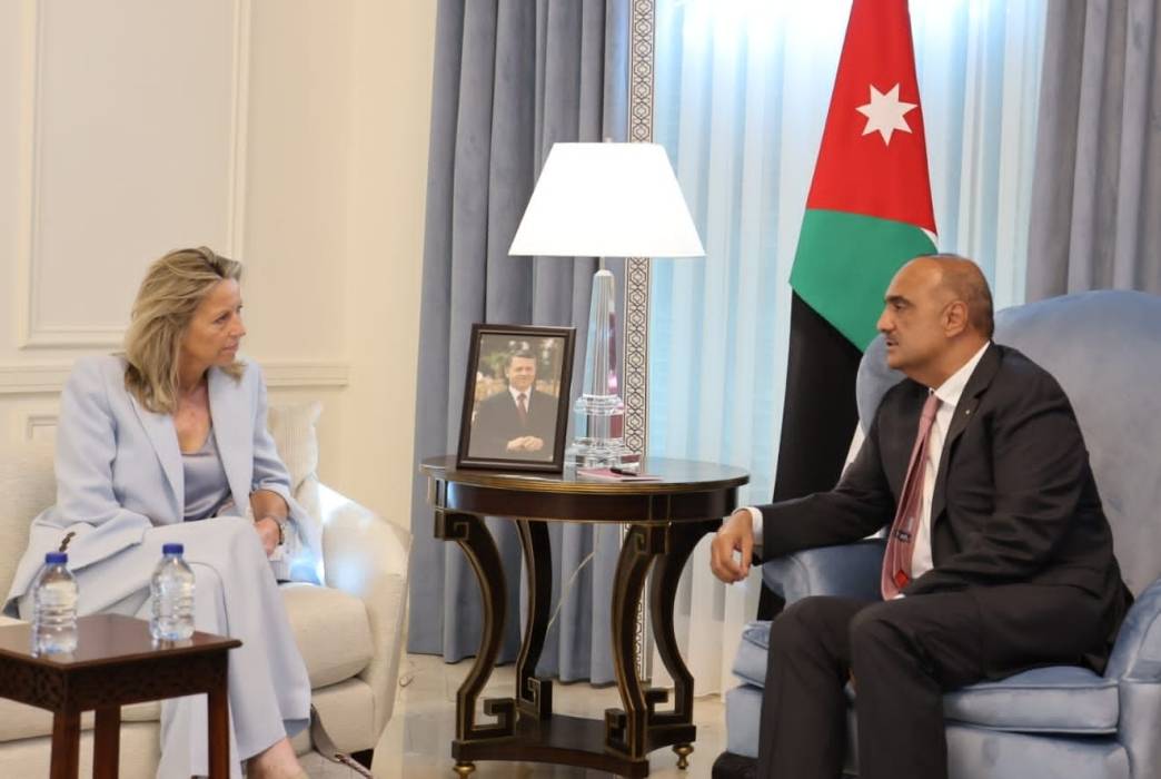 الخصاونة يستقبل وزيرة دفاع مملكة هولندا