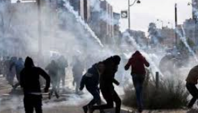 إصابة طالبات في الخليل بالاختناق جراء إطلاق الاحتلال للغاز المسيل للدموع