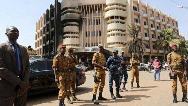 بوركينا فاسو.. مقتل 53 عسكريا في عملية ضد إرهابيين