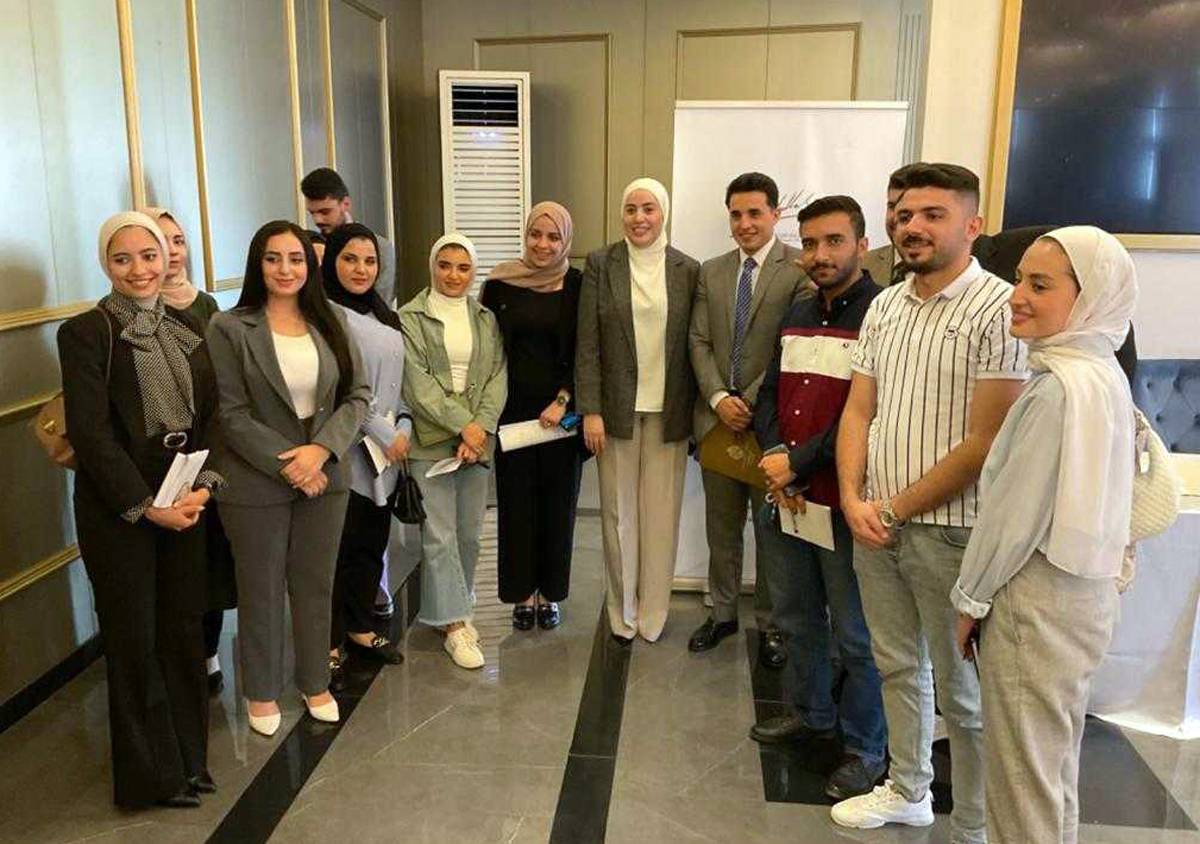 بني مصطفى تلتقي مجموعة من شباب الزمالة البرلمانية