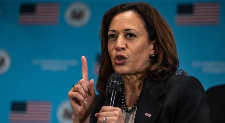 نائبة الرئيس الأمريكي تدعو إلى محاسبة ترمب وكل من يخالف القانون