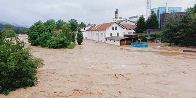 مصرع 4 أشخاص وفقدان 6 آخرين جراء الفيضانات في اليونان