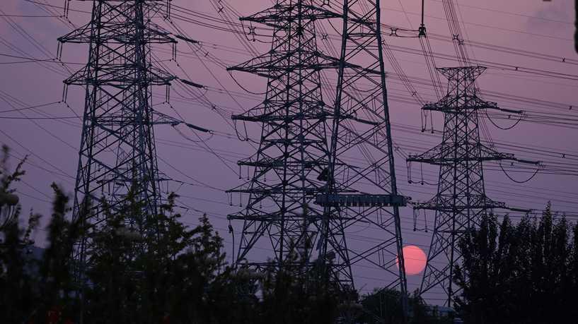بدء تزويد العراق بالكهرباء من الأردن مطلع تشرين الأول