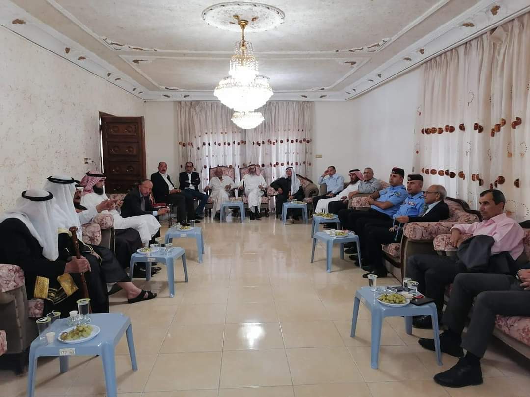 عشيرة العدوان توقع وثيقة شرف لا لإطلاق العيارات النارية...صور
