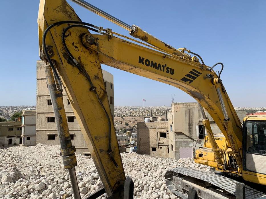 هدم 8 عمارات قديمة في منطقة جبل الجوفة من أصل 29 ...صور