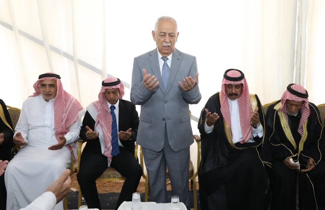 مندوبا عن الملك وولي العهد ....العيسوي يعزي _ عشيرة الدبايبة. والتربين  وآل حمارنة. ....صور