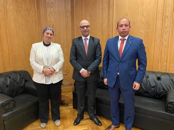 الدكتور عبد الله الحراحشه يزور جامعة القاهرة ويلتقي عميد كلية الطب