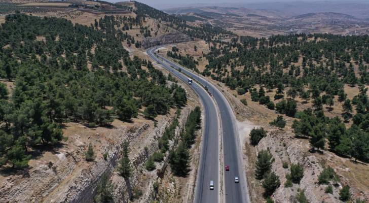 أشغال إربد تؤكد تهيئة وصيانة طرقها لتتواءم مع قانون السير الجديد