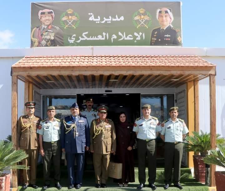 وفد عسكري عُماني يزور مديرية الإعلام العسكري...صور