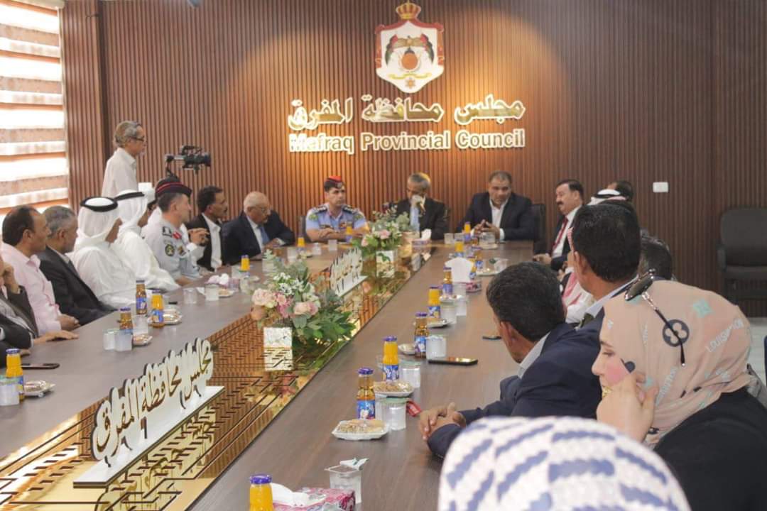 مجلس محافظة المفرق يطلق حملة لتوقيع وثيقة شرف لا لإطلاق العيارات النارية..صور