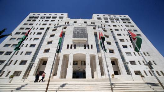 وزارة الصحة مسؤولة عن رفع توصيات لجنة مراجعة لائحة أجور الأطباء إلى الحكومة