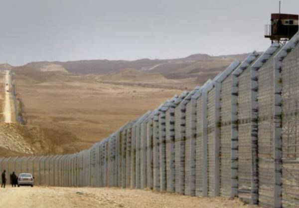 جيش الاحتلال يزعم العثور على حقيبة تحتوي متفجرات احترافية بمنطقة الأغوار