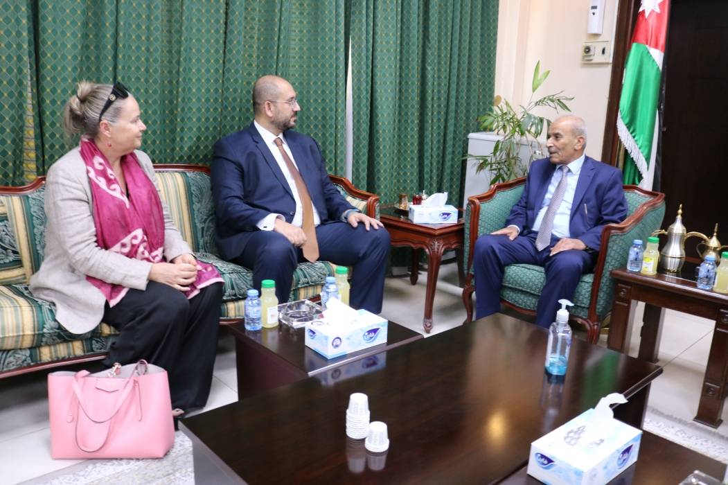 وزير العدل يلتقي المدير الإقليمي لمنظمة الهجرة الدولية