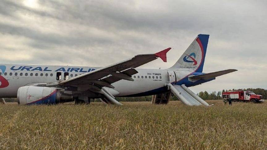 روسيا.. طائرة ركاب تهبط اضطراريا على أرض ترابية