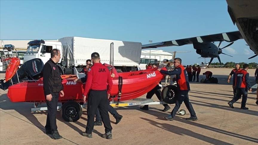 وصول أول طائرة مساعدات تركية إلى ليبيا