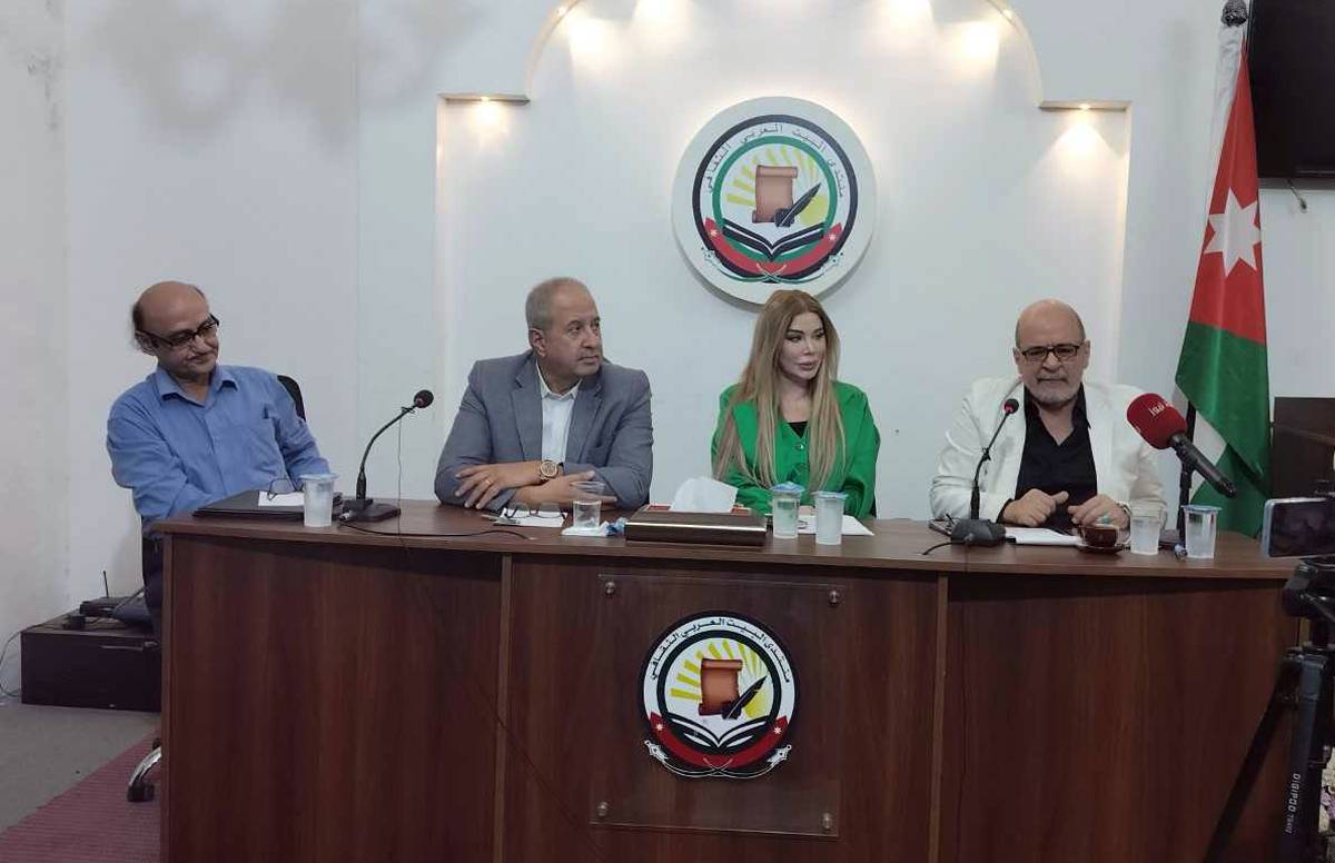 ندوة تناقش أزمة الصحافة الورقية