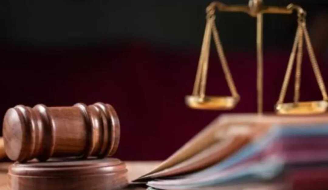 مثول المتهمة بذم وقدح مدير أمن عام أسبق أمام محكمة جزاء عمان