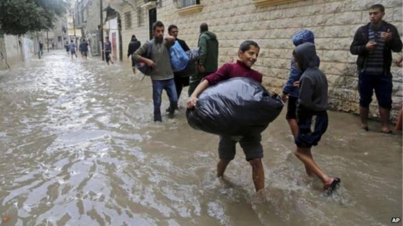 غرق عشرات المنازل في غزة بسبب الأمطار الغزيرة