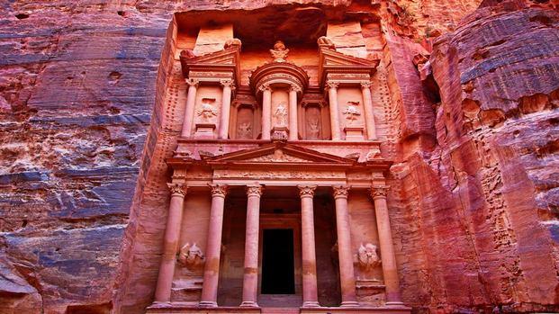87 من العاملين بالقطاع السياحي بالأردن من الذكور