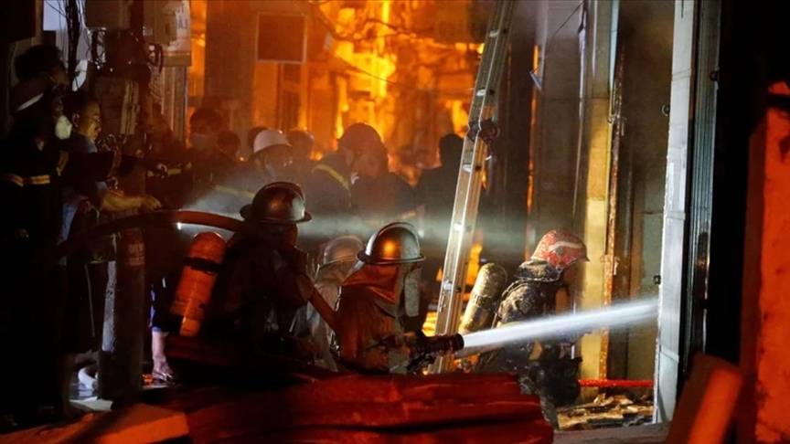 فيتنام.. مصرع وإصابة العشرات بحريق بمبنى سكني