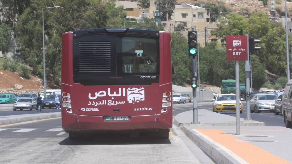 حافلة للباص السريع تدهس شابًا قرب نفق الصحافة