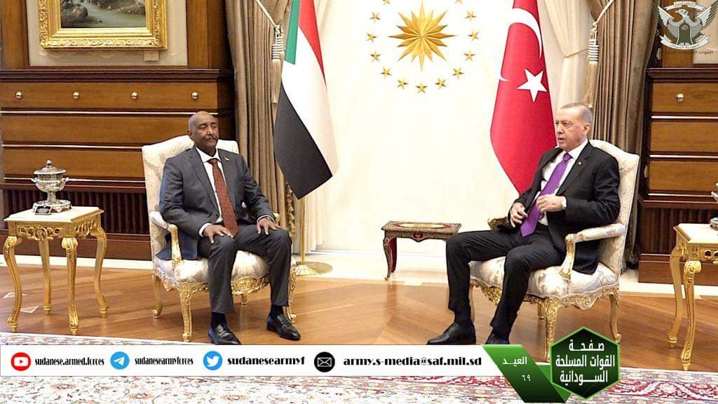 الرئيس التركي يستقبل رئيس مجلس السيادة والرئيسان يعقدان جلسة مباحثات