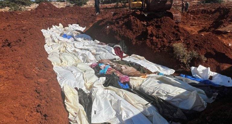 تحذيرات من كارثة بيئية بسبب انتشار جثامين ضحايا الإعصار بشوارع درنة الليبية