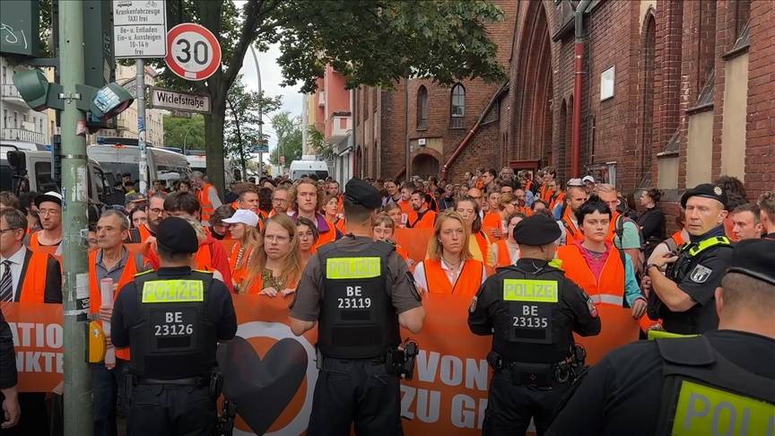 نشطاء يطالبون الحكومة بإجراءات للتخلص من الوقود الأحفوري في برلين