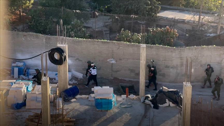 الإحتلال يصيب ويعتقل فلسطينيين خلال مداهمات بالضفة